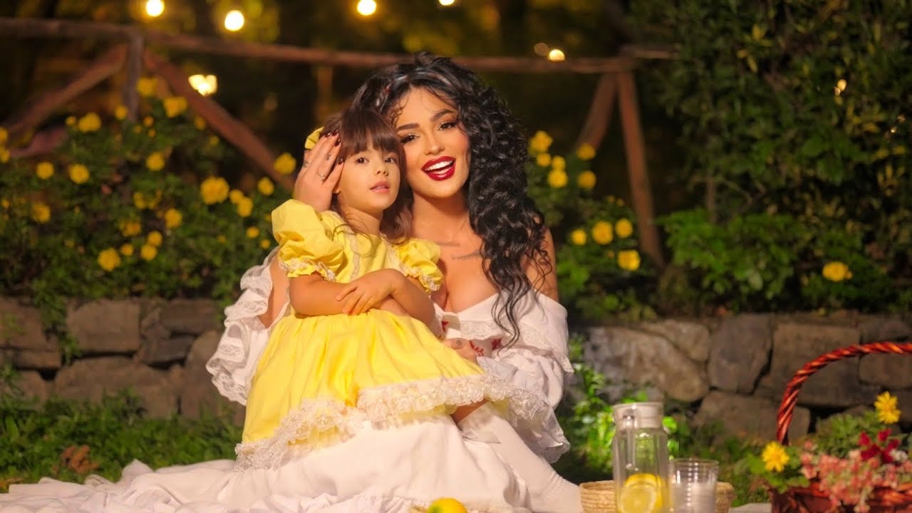 PAMELA VEIZAJ & LUNA 