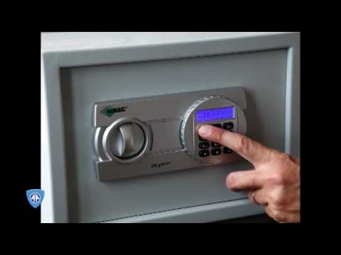 security-expert-breaks-into-the-amsec-es1014-lock-in-under-one-minute