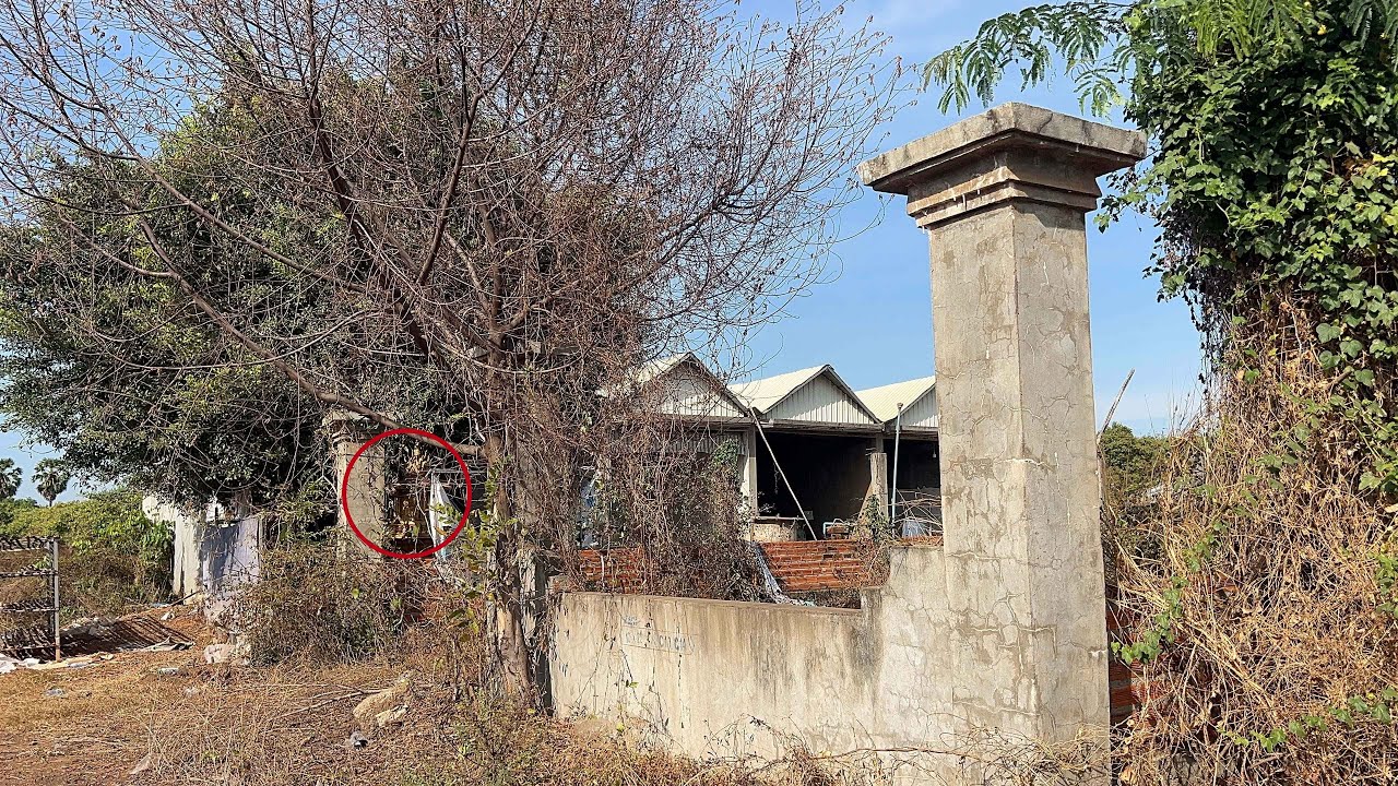 ចូលទៅដល់ផ្ទះភ្លៀមអារម្មណ៍ខ្លាចខ្មោច | Abandoned House Was Left with Everything Left Behind