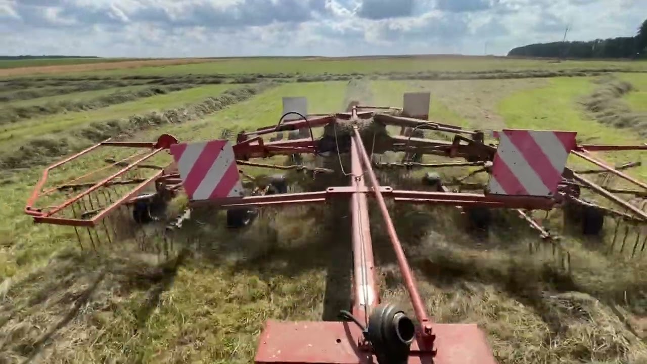 Zgrabiarka dwukaruzelowa Kuhn Ga7301