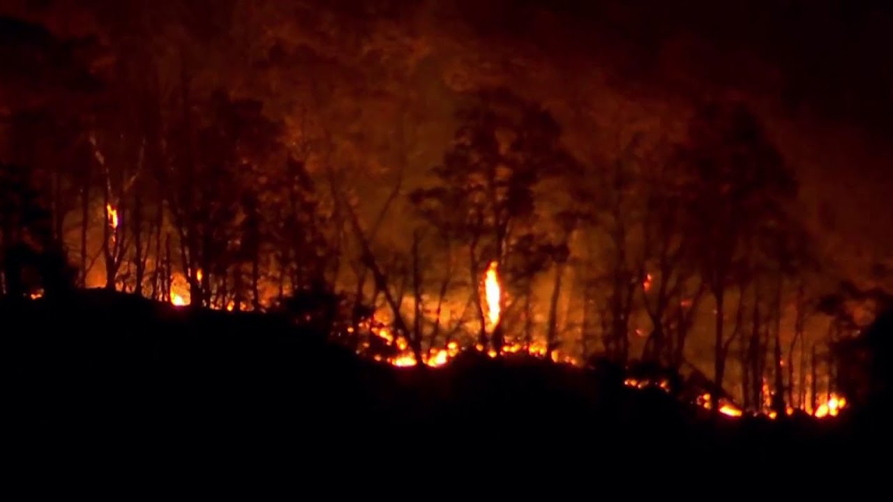 Crews work to contain massive brush fire at Lamentation Mountain in ...