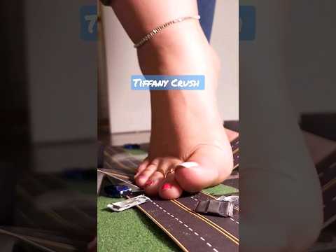 Giantess- Tiffany Crush