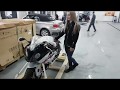 BMW S1000RR 2017 couple unpacking