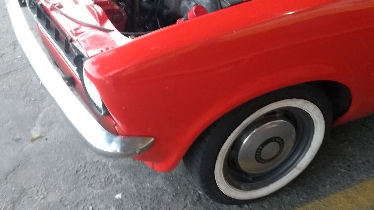 Chevette  cortando giro.