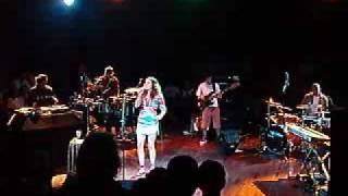 Video thumbnail of "CéU - Roda (ao vivo no Rio)"