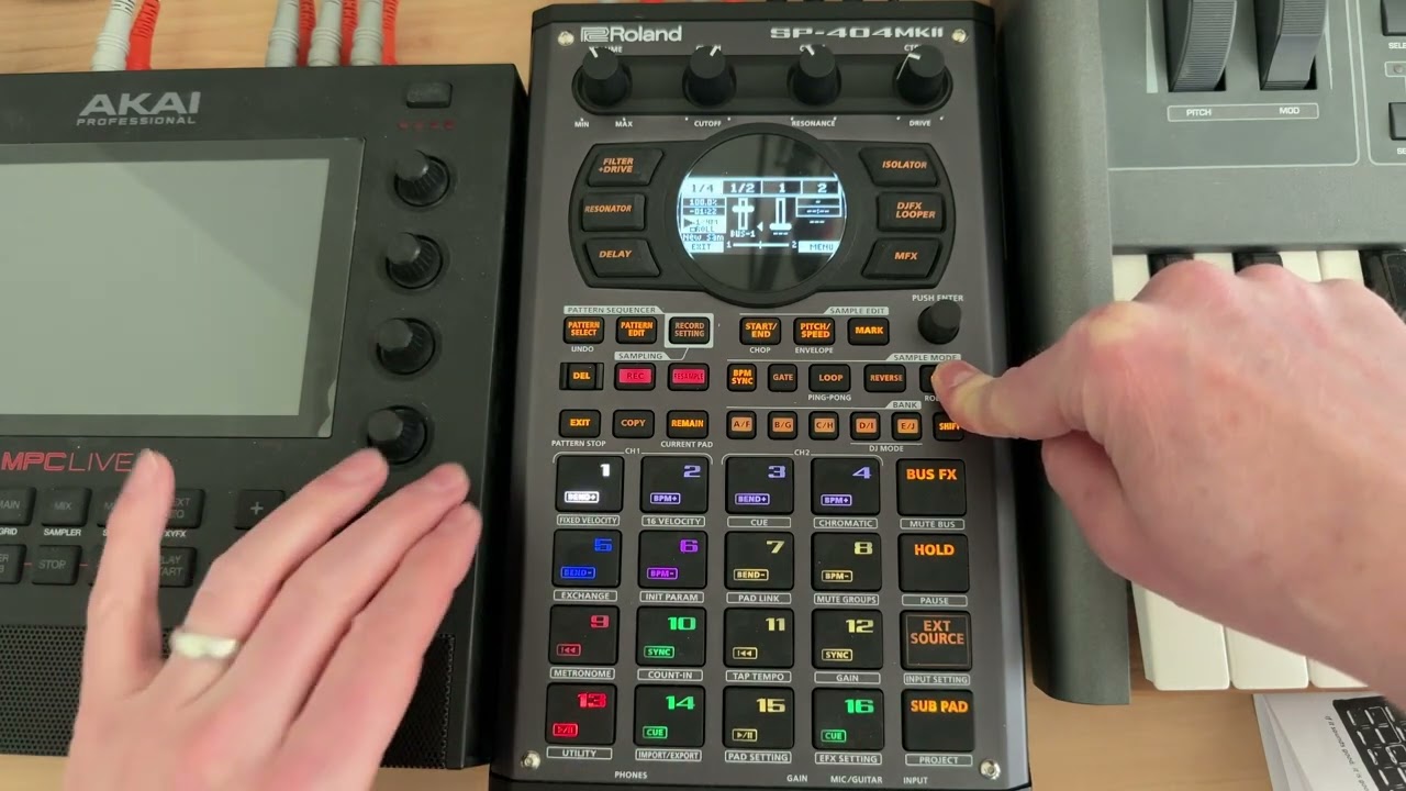 SP404 mk2   From DJ Mode   Exiting Roll Looping Measures