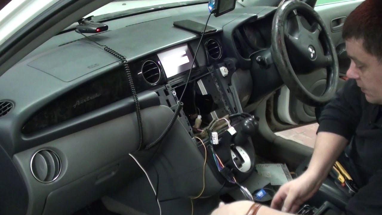 Мицубиси Аиртрек Mitsubishi Airtrek установка магнитолы Pioneer DEH ...