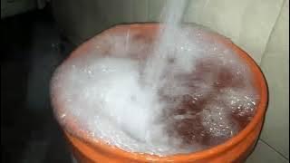 suara air keran sangat deras sekali