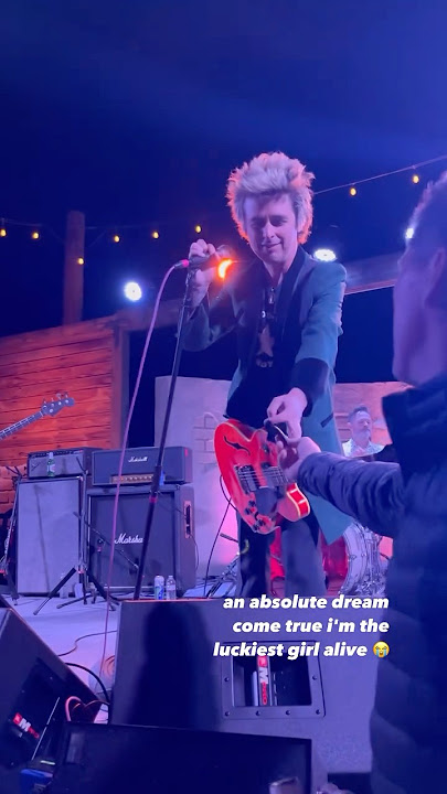 Fan moment ends with a burp 🤣🤭 - Billie Joe Armstrong live with The Coverups