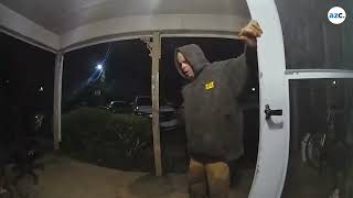 Escaped convict knocking on Georgia doors taken into custody