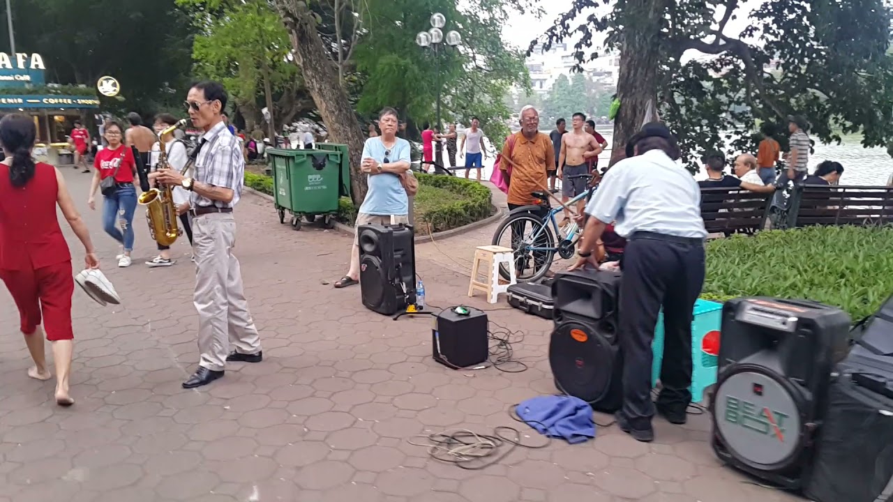 Vietnam Street Music ,Hanoi