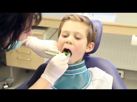 Video: Hur Man Behandlar Tandförfall Hos Ett Litet Barn