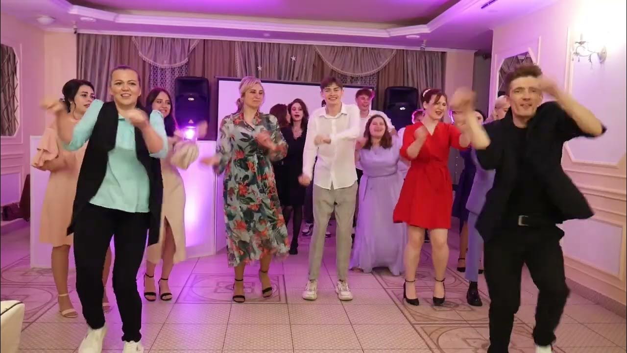 Тренды тик тока 2022 танцы. Танец малиновой лады. Танец малиновой лады. Танцуют. Танец малиновой лады.