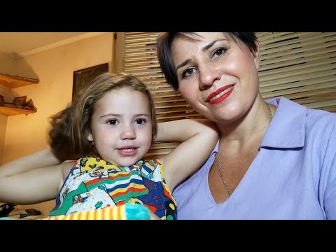 Мама приходит с работы