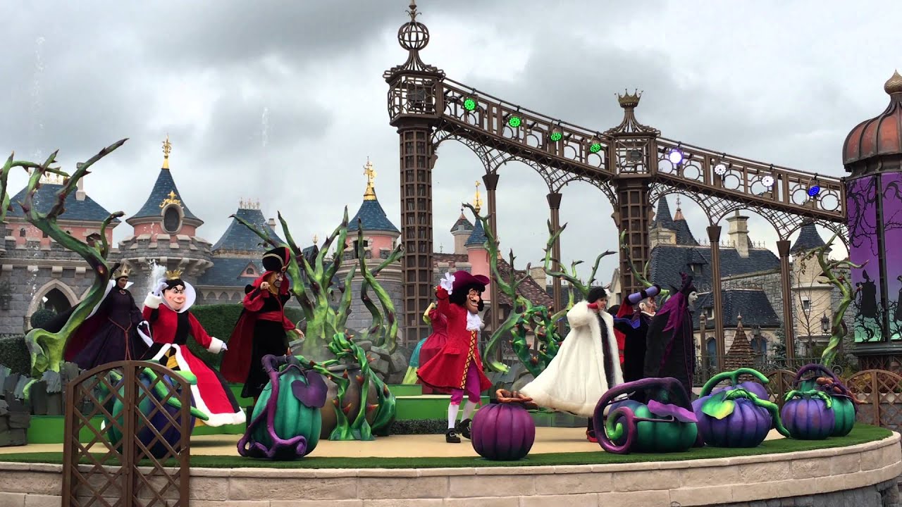 [4K] Disneyland Paris - Halloween 2015 - Villains show (Maleficent)