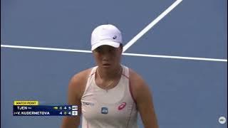 Membandingkan Janice Tjen dan Ashleigh Barty: Dua Generasi, Satu Filosofi Elegan di Lapangan Tenis