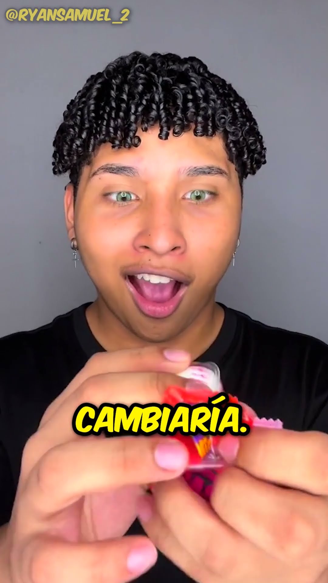 ¡ÉL CAMBIA EL COLOR DE SUS OJOS CON UN CARAMELO! ?