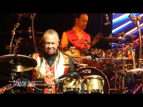 Earth, Wind & Fire - Runnin' [HD] LIVE 9/19/2021