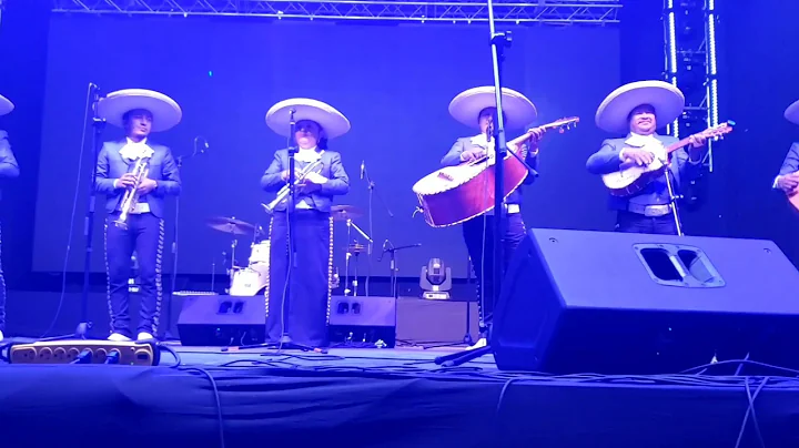 Mariachi Cuscatln acompaando a Cecilia Regalado.  ...
