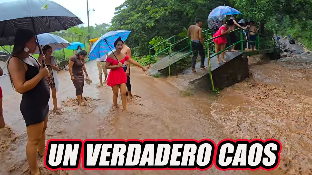 El rio se a desbordado y esta causando daños .