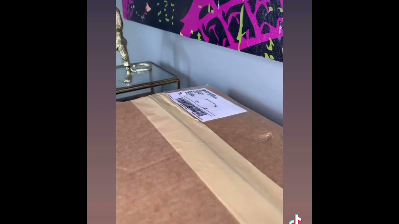 Petitepal unboxing video of the Click ‘n Feed baby bottle