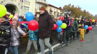 Tricolorul purtat pe brate de catre copiii giurgiuveni de Ziua Nationala a Romaniei 2023