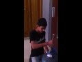 طفل سوري يبيع الغاز ويرتل القرآن ترتيلا في لبنان