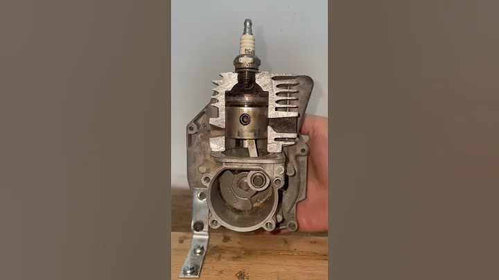 What’s inside an engine? 2 stroke engine cut in half #shorts #engines