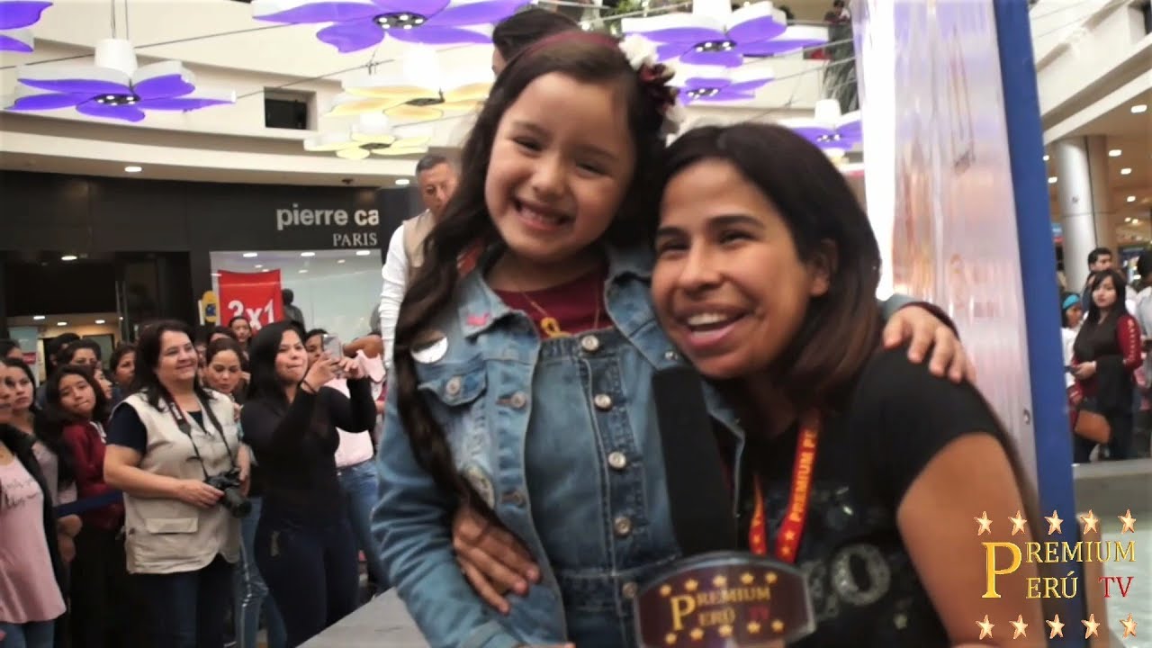 ALESSIA LAMBRUSCHINI Y ERIKA VILLALOBOS DE 