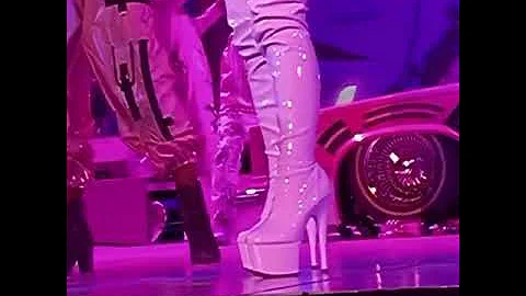 Ariana Grande heels (7 rings clip)