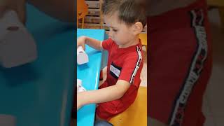 Bebe Jason A Lécole