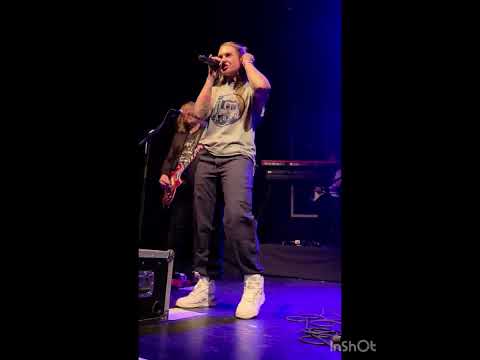 Morgan Wade, ( Wilder Days ) Live , Check her out if you haven’t seen her , 🎸🎸🎸❤️❤️❤️