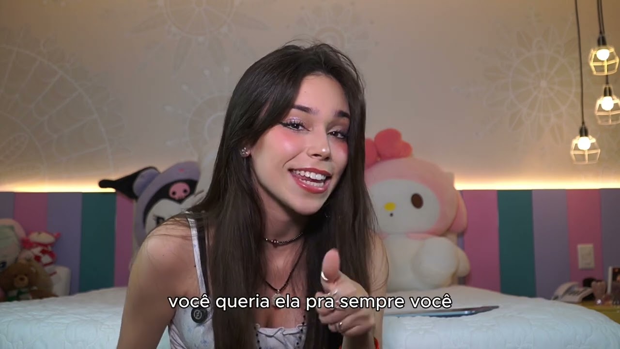 a sua amiga te odeia do nada.