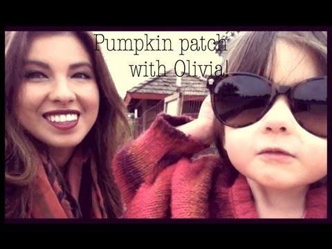 VLOG- Olivia & I at the pumpkin patch!