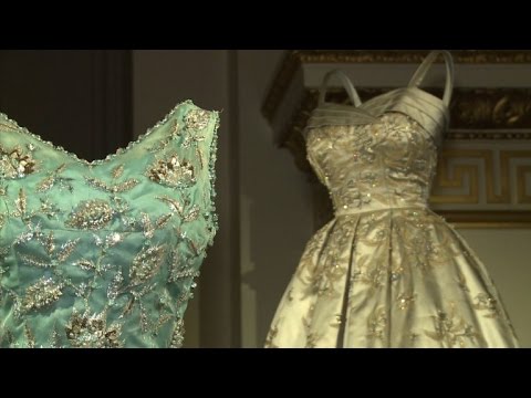 Video: The Spectacular Exhibition Of The Costumes Of Queen Elizabeth II