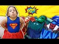 MC Divertida finge brincar de SUPER HERÓIS com SUPER PODERES | Pretend Play SuperHero