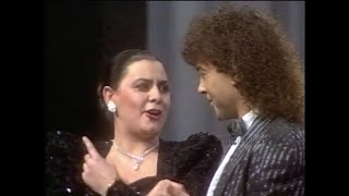 María del Monte canta sus famosas sevillanas Cántame, Besaba la luna, ... | Sevillanas en Canal Sur