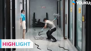 ENGSUB 美女被同学霸凌关在浴室，不料一群小蛇出现将她围住！ |【巨蛇闯女校 Rising Boas in a Girl's School】| YOUKU MOVIE | 优酷电影