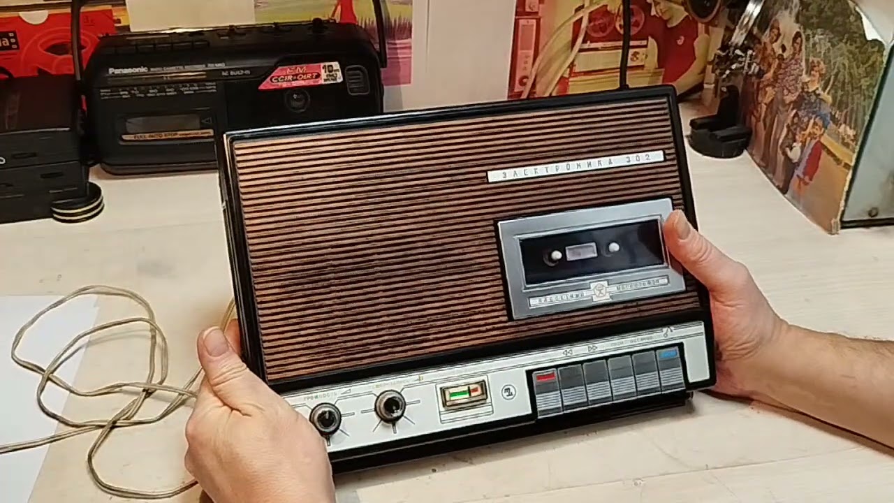 Электроника-302, легендарный массовый кассетный магнитофон, один из первых. СССР, 1981 год. 