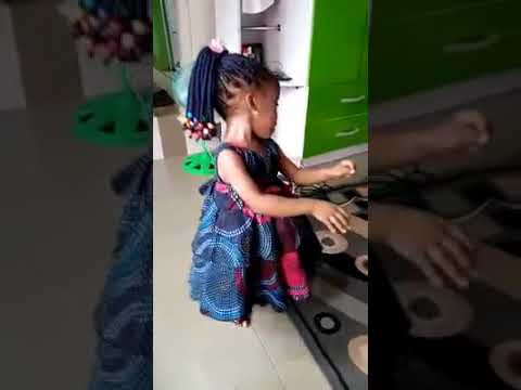 Video of a 2years girl twerking like an adult