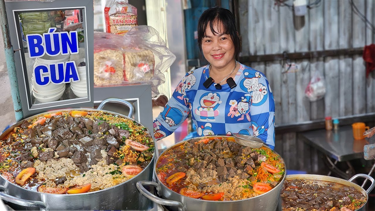 Choáng ngộp Quán Bún 22k ngập tràn Riêu Cua trộn trứng Đỉnh Cao Nuôi mẹ Già của chị chủ hiếu thảo.