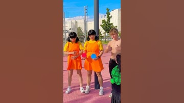 The dwarf eliminated her boyfriend…😳😬🦑 #squidgame #pranks #twins