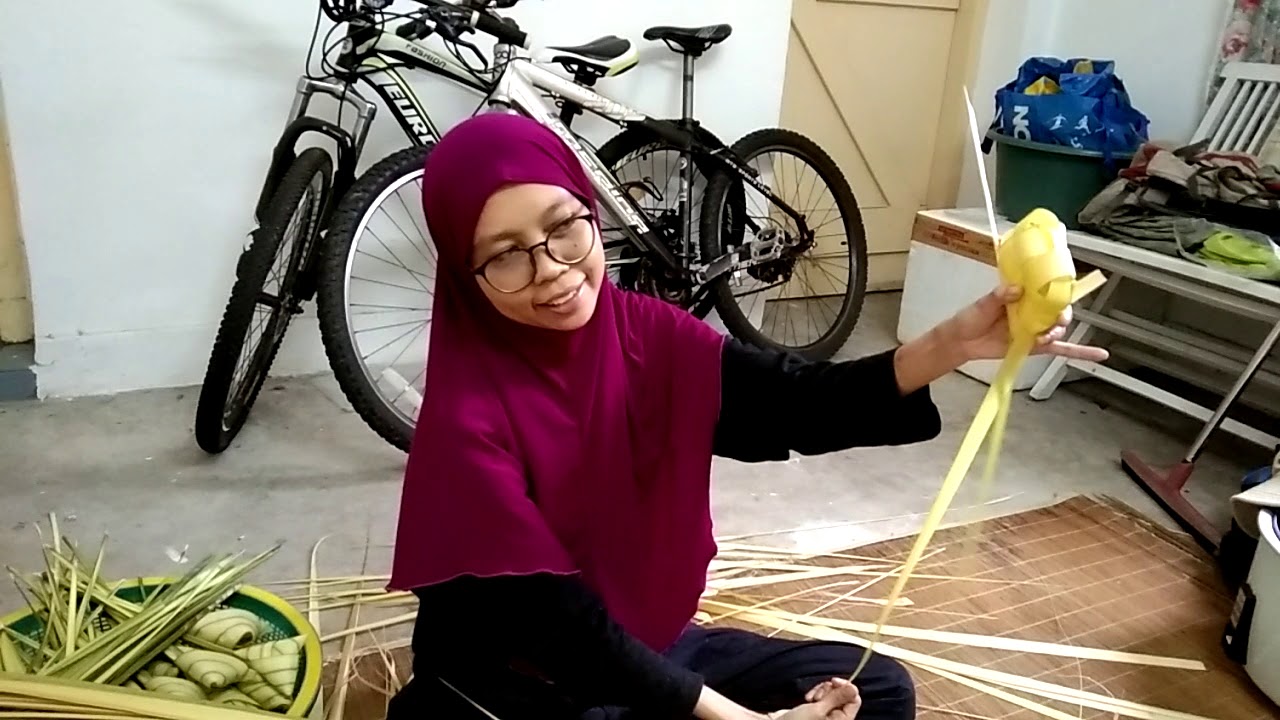 Cara anyam ketupat daun kelapa YouTube Cara anyam ketupat daun kelapa YouTube