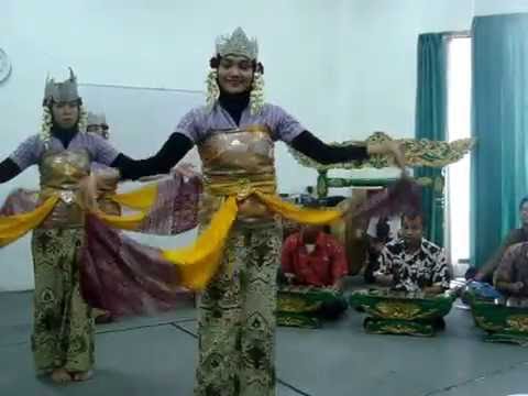 Indonesian Traditional Music Instruments Performed by International Students at Balai Bahasa UPI