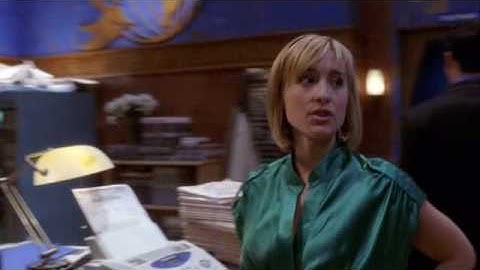 Smallville (Persona): Bizarro Rolls his eyes at Chloe