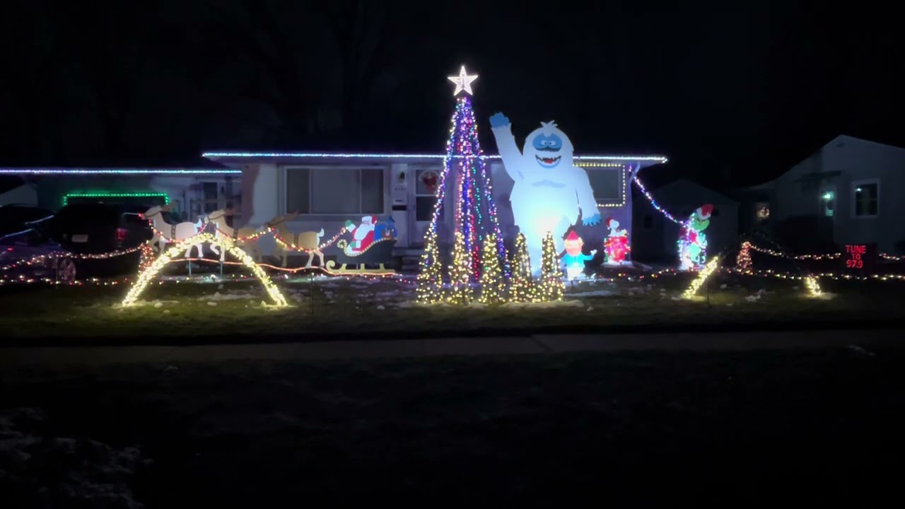 You Make It Feel Like Christmas-Gwen Stefani and Blake Shelton