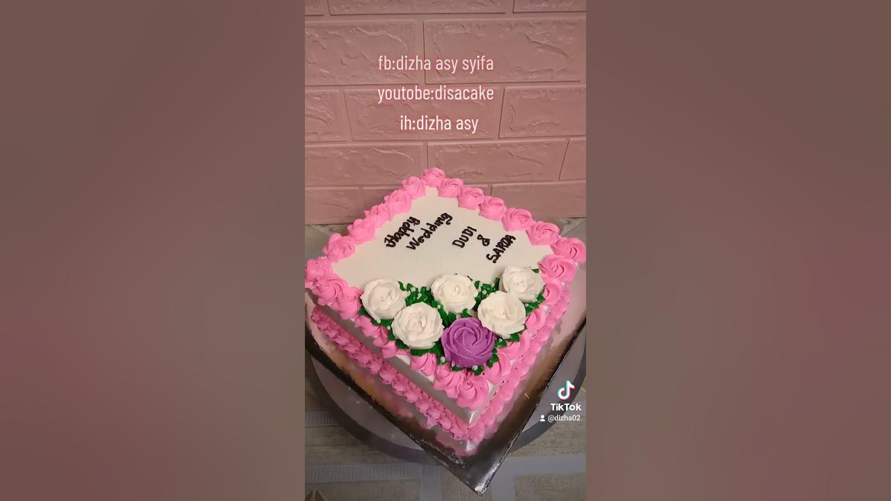 kue tart segi empat motif bunga mawar untuk pengantin