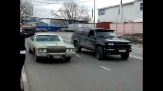 Cadillac DeVille Hardtop vs Chevrolet Suburban in Russia