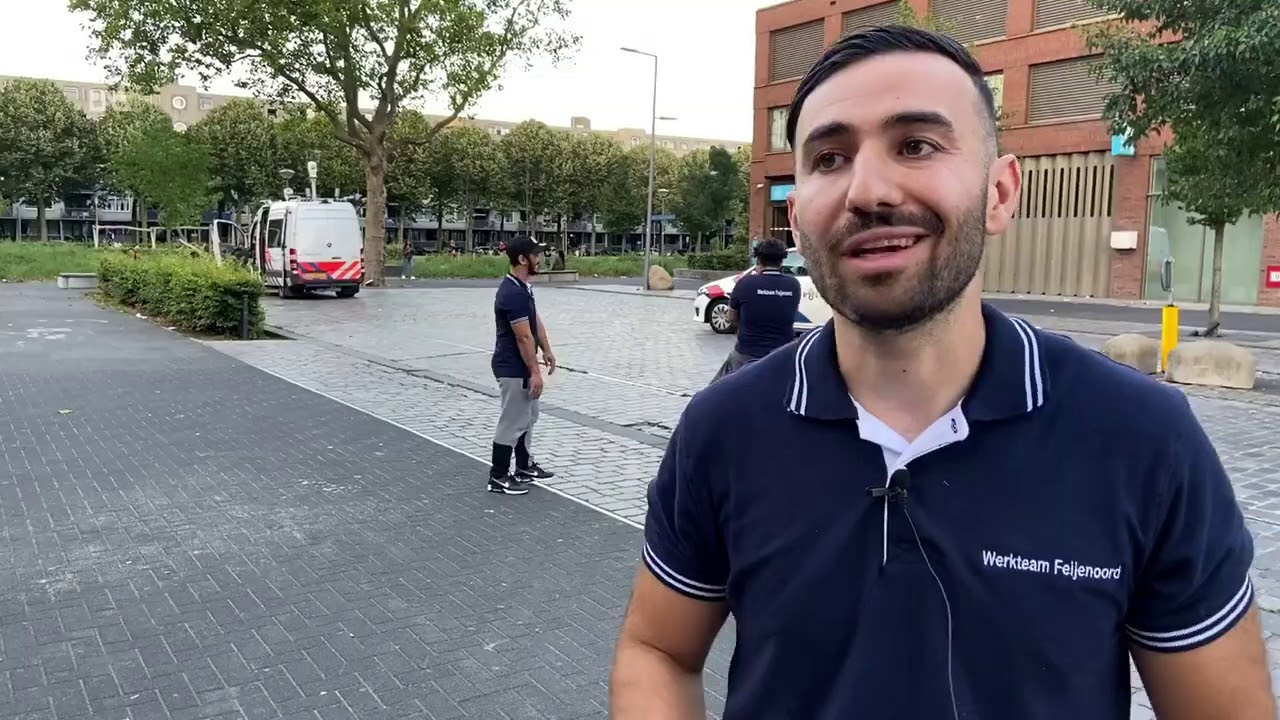 Hoe jongerenwerker Yusuf de jeugd in Feijenoord in toom houdt