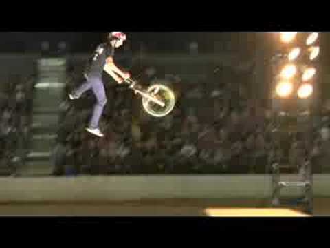 BMX: Sean Logan vs Chris Hughes